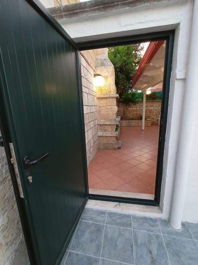 Villetta Poesia 50 M Dal Mare Con Giardino E Parcheggio Torre dell'Orso Exterior photo